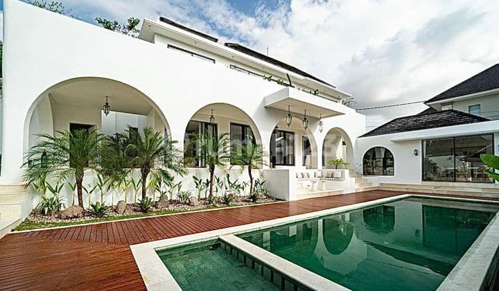 Modern Mediteranian Villa In Central Berawa Canggu