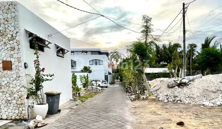 Land in the Expatriate Area of Bingin Beach, Pecatu, South Kuta.