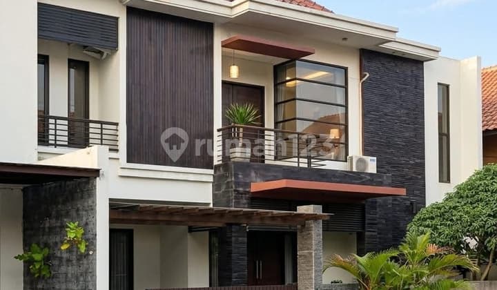 Luxury House on Imam Bonjol near Sunset Road & Trans Mall
