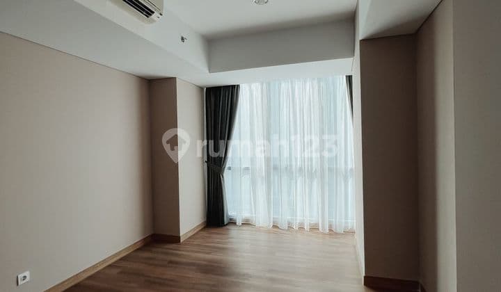 Sewa Apartemen Holland Village 3 Bedroom Lantai Tengah Semi Furnished
