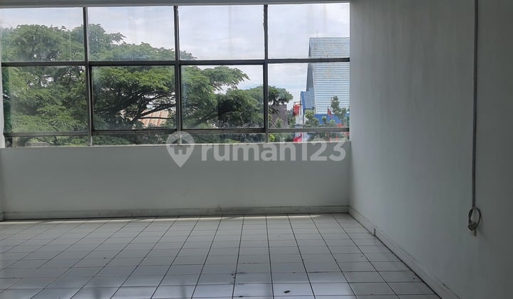 Ruko Tengah Kota 3 Lantai Siap Digunakan Lokasi Tengah Kota Area Bisnis