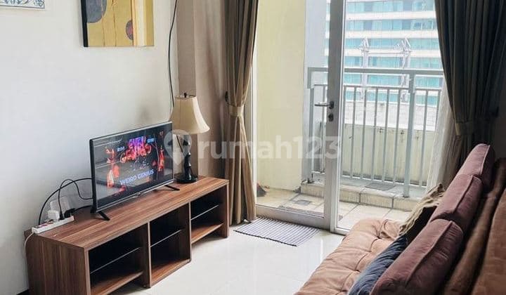 Disewakan Apartemen Cosmo Mansion 2 Bedroom Lantai Sedang Furnished