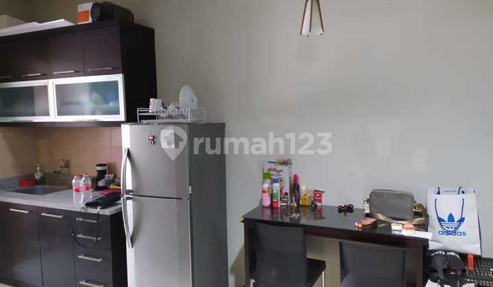 Disewakan Apartemen Cosmo Mansion 1 Bedroom Lantai Tinggi Furnished