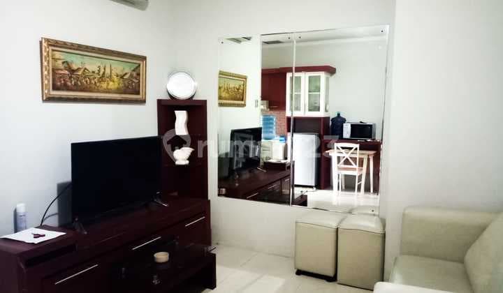Disewakan Apartemen Cosmo Mansion 1 Bedroom Lantai Sedang Furnished
