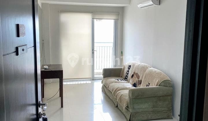 Disewakan 2 Bedroom Apartemen Cosmo Mansion Furnish Harga Murah