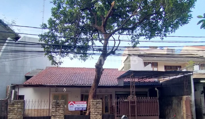 Rumah Cantik Bersih Jalan Besar Cocok Untuk Tempat Tinggal.. Kantor Dan Tempat Usaha