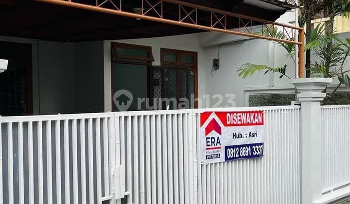 Rumah Cantik...!! Bersih Terawat Cocok Untuk Tempat Tinggal Dan Kantor Hunian Nyaman Adem Dan Asri Dekat Taman