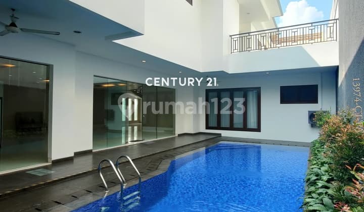 Dijual Rumah Mewah Siap Huni dengan Pool di Pondok Indah