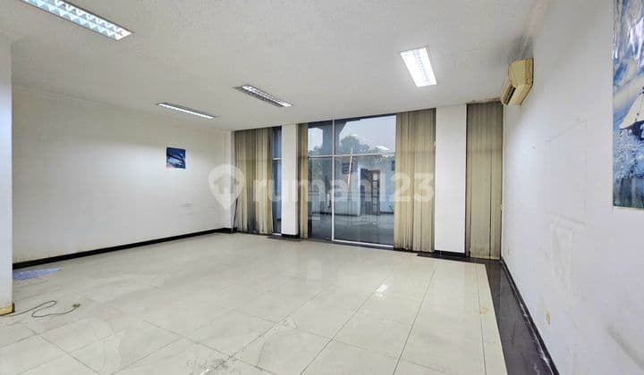 Commercial Space for Rent Commercial Space for Office Use with Ample Parking