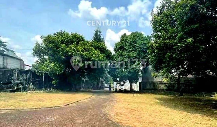 For Sale: Plot with Bonus House Building, Location by the Main Roadside