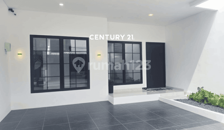 Rumah Baru dengan Furnished Baru Style Modern Tropis Smart Home