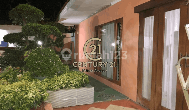 Rumah dengan Halaman Belakang Luas Asri Nyaman Aman Dekat Pos Sat