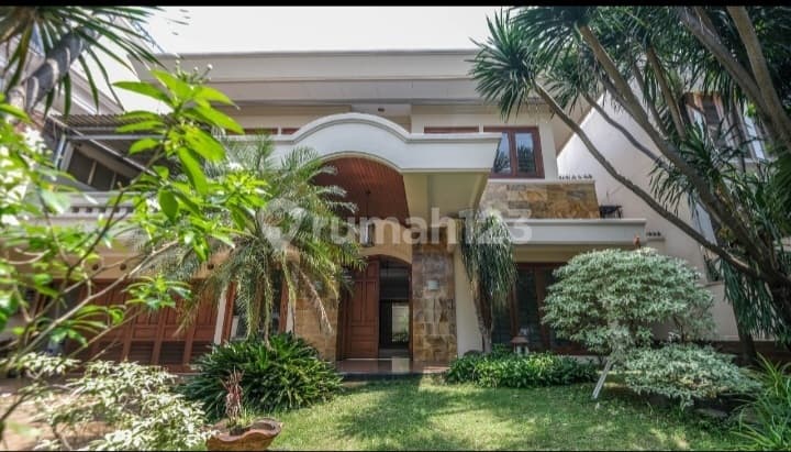Rumah nyaman dan asri serta strategis di Pondok Indah Jakarta Selatan