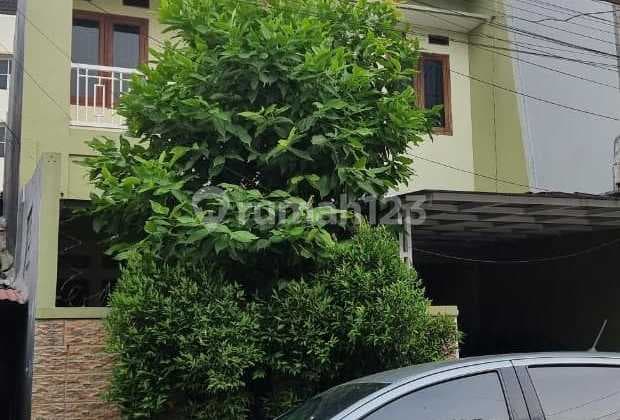 Runah Siap huni dekat pintu Tol Pondok Pinang Jakarta Selatan