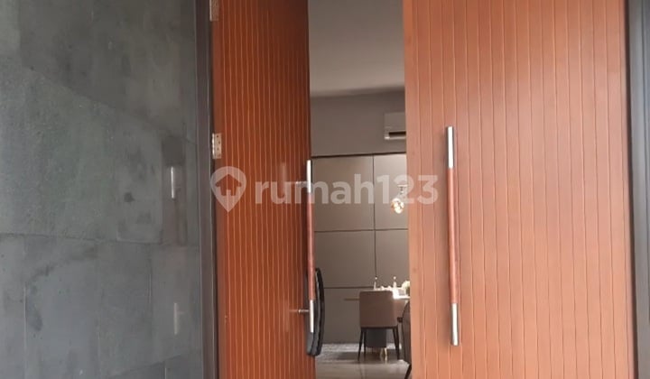 Rumah Mewah Siap Huni Dekat Sentra Bisnis Sudirman Jakarta Selatan