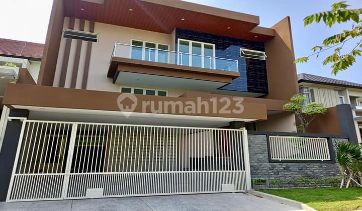 Rumah Mewah Bangunan Baru Araya Golf Boulevard