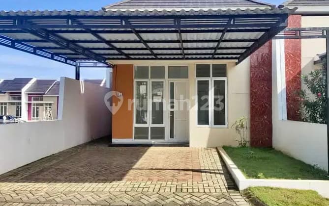 Bangunan Baru Minimalis Panorama Pegunungan, Dekat Gerbang Toll Sawojajar