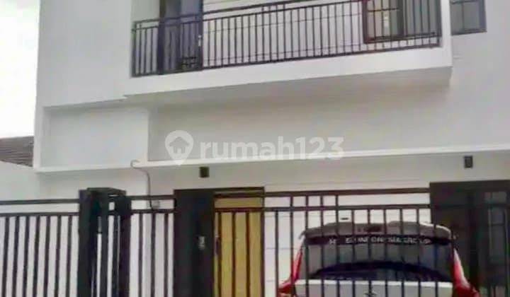 Rumah Modern 2 Lantai Blimbing Dekat Hotel Grand Mercure