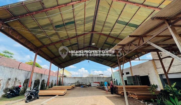 Strategic Warehouse on Jalan Raya La Sucipto Blimbing