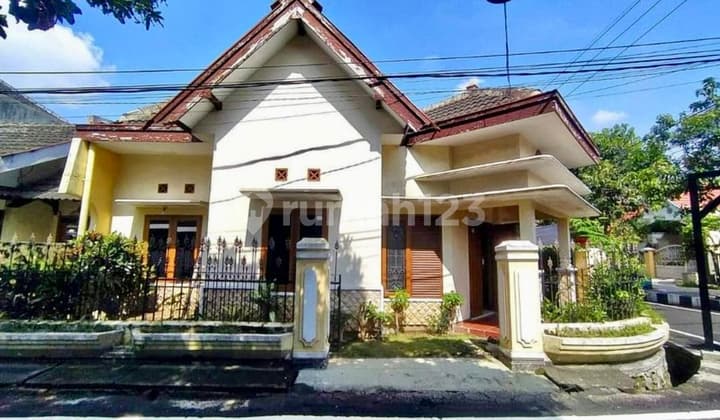 Rumah Pojok Lokasi Bagus Dekat Raya Sulfat, Akses Jalan Kembar
