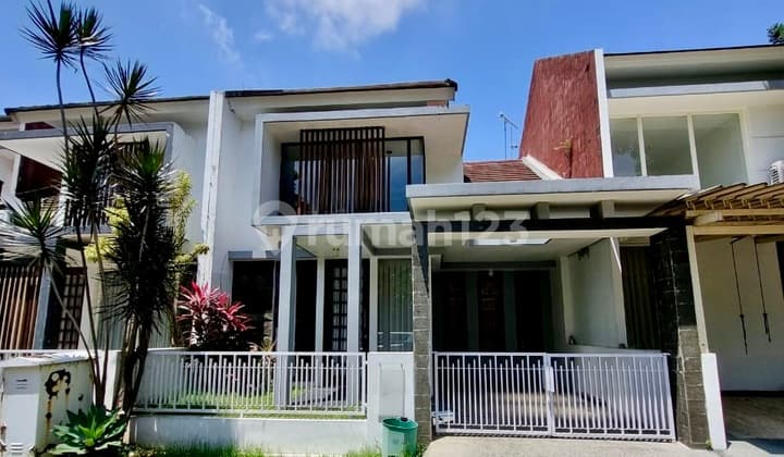 Permata Jingga West Area, Kompleks Mewah Sukarno Hatta