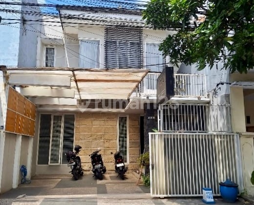 Rumah Pinggir Jalan Sawojajar, Minimalis 2 Lantai