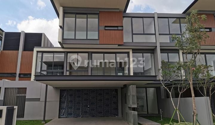 Rumah Mewah Furnish Lyndon Navapark BSD City Ada Kolam Renang dan Lift