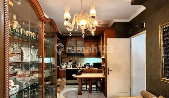 Ready to occupy Senayan Bintaro Sector 9, south-facing, by Sari.