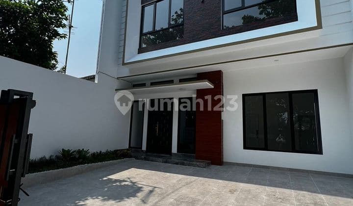 Rumah mewah rapi siap huni...hadap utara
