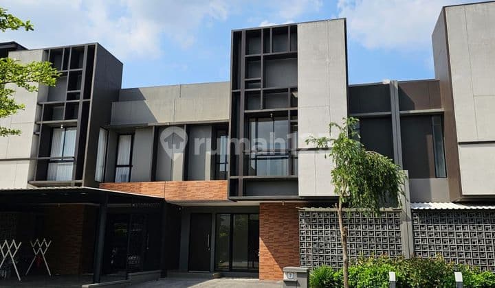 Ready to occupy Cluster Flavio Utama facing Suwarna Sutra south.