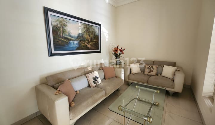 Rumah Minimalis Terawat Sedikit Renov Regency 21