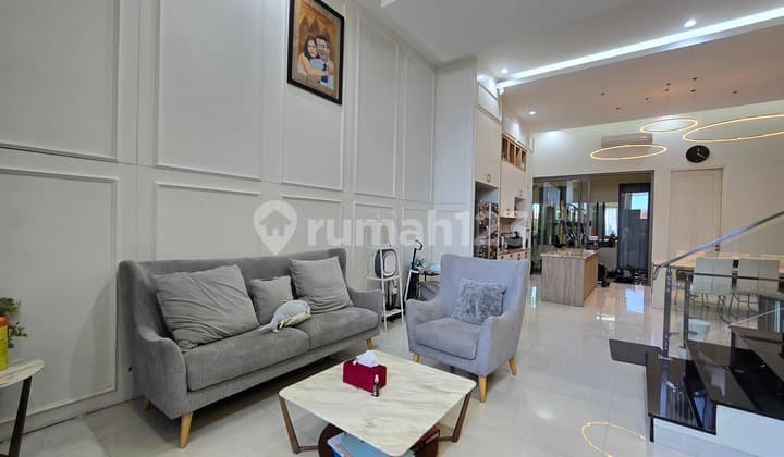 Dijual Rumah Vila Bukit Regency Pakuwon Indah Surabaya Barat Terawat dan Siap Huni
