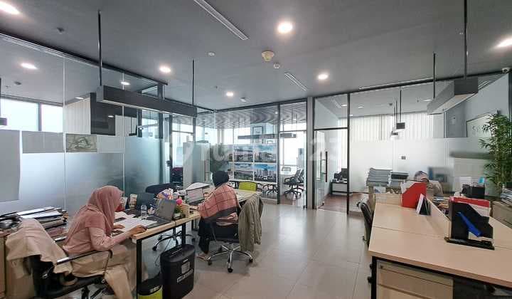 Perkantoran Soho Capital Central Park Fitted