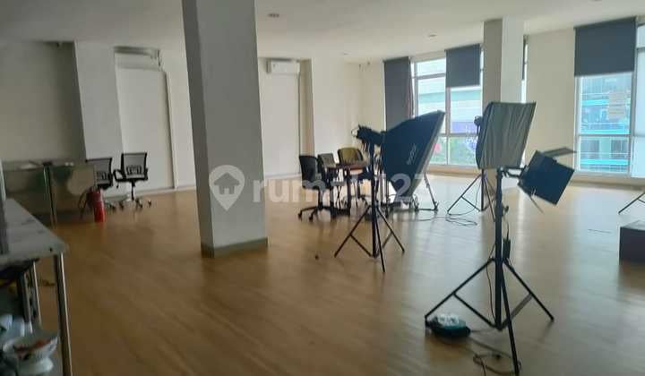 Ruko Gandeng 10X20 Kebon Kacang Jakpus Ada Lift