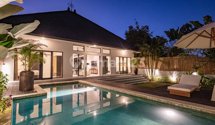 Leasehold Modern Villa with Beautiful Garden in Berawa Canggu