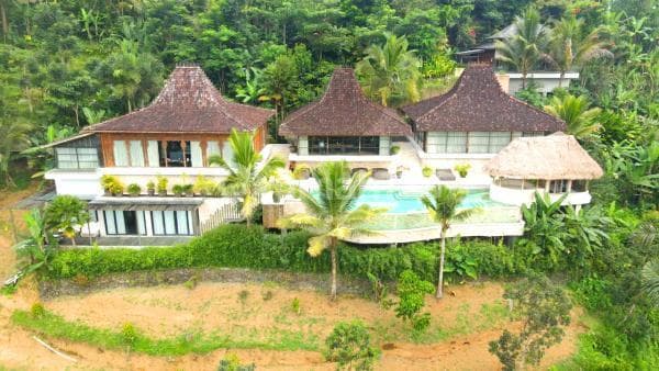 Luxury Villa With Valley View in Payangan, Gianyar, Close to Elephant Safari Park