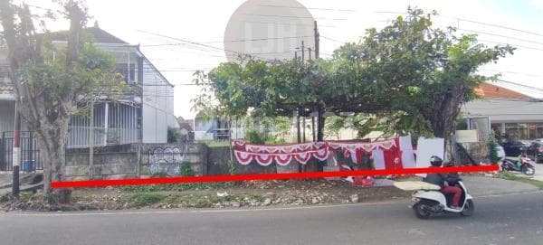 Land for sale in a strategic area of Gatot Subroto, Denpasar. Suitable for Business. Close to McDonald's, KFC, and Starbucks.