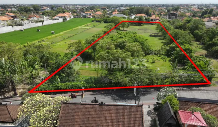Land For Sale In Tourism Area At Batu Belig, Surrounded By Hotels And Restaurant, Close To Batu Belig Beach, Petitenget Beach, And Cafe Del Mar Bali