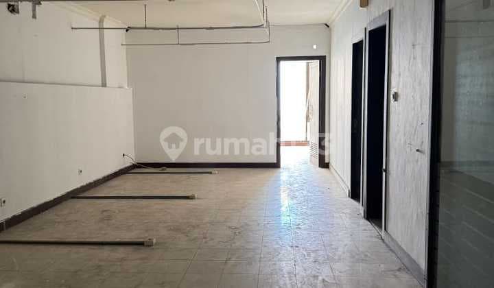 4 Storey Shophouse for Lease in Kuta Commercial Area. Close to Kuta Beach and Ngurah Rai Airport