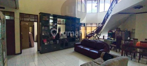 5 Bedroom House in Gatot Subroto Denpasar, Furnished, Close to Lumintang Park and Living World Denpasar