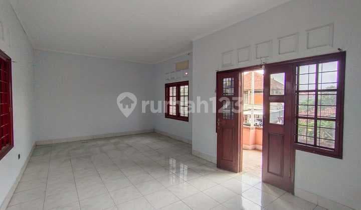House With 5 Bedrooms In Gatot Subroto Denpasar Close To Lumintang Park and Living World Mall