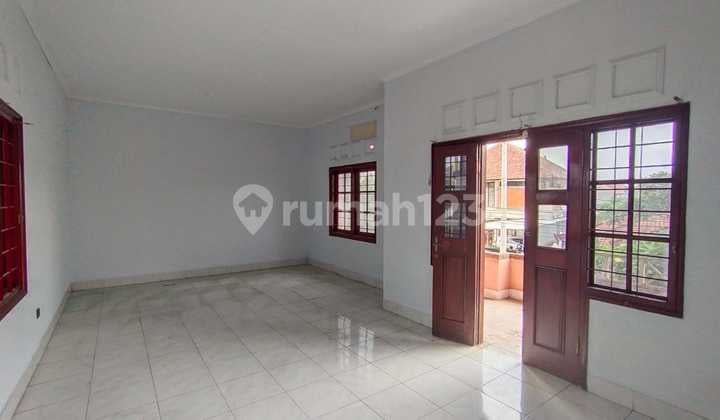 House With 5 Bedrooms In Gatot Subroto Denpasar Close To Lumintang Park and Living World Mall