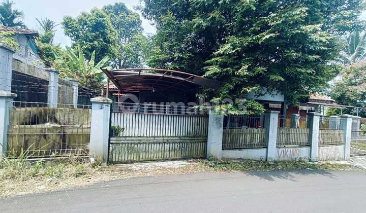 Rumah Luas Pinggir Jalan