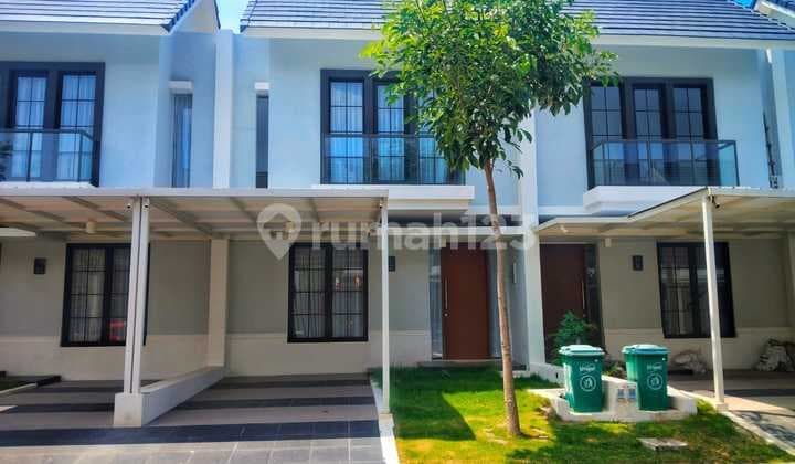 Two-story house in Citraland Tallasa City close to UNHAS and WAHIDIN Hospital.