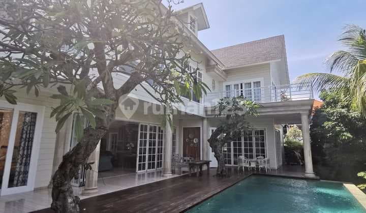For Sale Luxury Villa with Private Pool in Umalas Ho