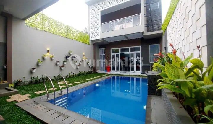 Rumah With Swimming Pool di Budi Indah Setiabudi Bandung Cipaku
