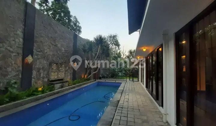 Luxurious House With Swimming Pool in Hegarmanah Setiabudi Ciumbuleuit