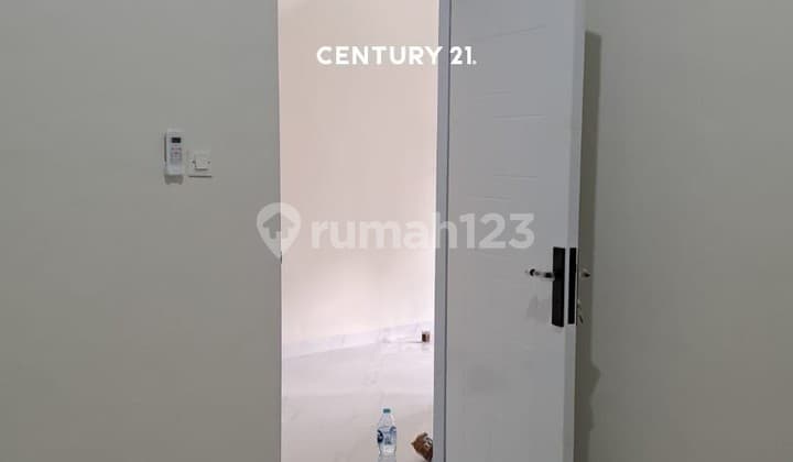 Dijual Rumah Cantik Siap Huni Bangunan Mandiri Depan Taman