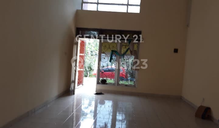 Rumah Luas Kompleks Tropikana Jababeka.
