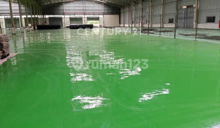 Gudang Akses Jalan Besar dan Kontainer 40 Feet di Cikarang